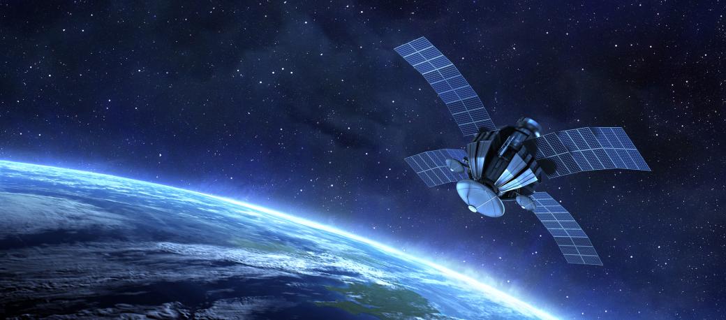 Excelitas bietet weltraumtaugliche Zeitstandards für die GPS-Synchronisation sowie für Solarzellen-Glasabdeckungen im Weltraum, Reflektoren für das Solarmanagement und optische Geräte für die Erdbeobachtung und Freistrahl-Kommunikation