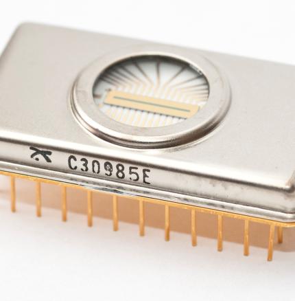 ProductPhoto_C30985E_AP.jpg Excelitas C3098E Si APD Array